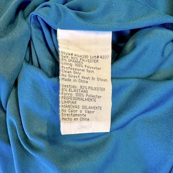 Gorgeous Betsy & Adam Formal Gown - Size 6 - Mint Condition!! - Picture 11 of 11